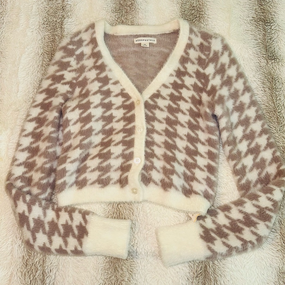 Aeropostale Women’s Houndstooth Cardigan in Cream and Brown